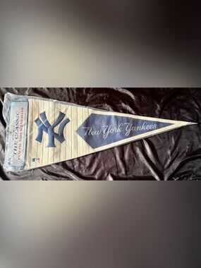 New York Yankees Blue and White Pennant Wall Banner/Tapestry